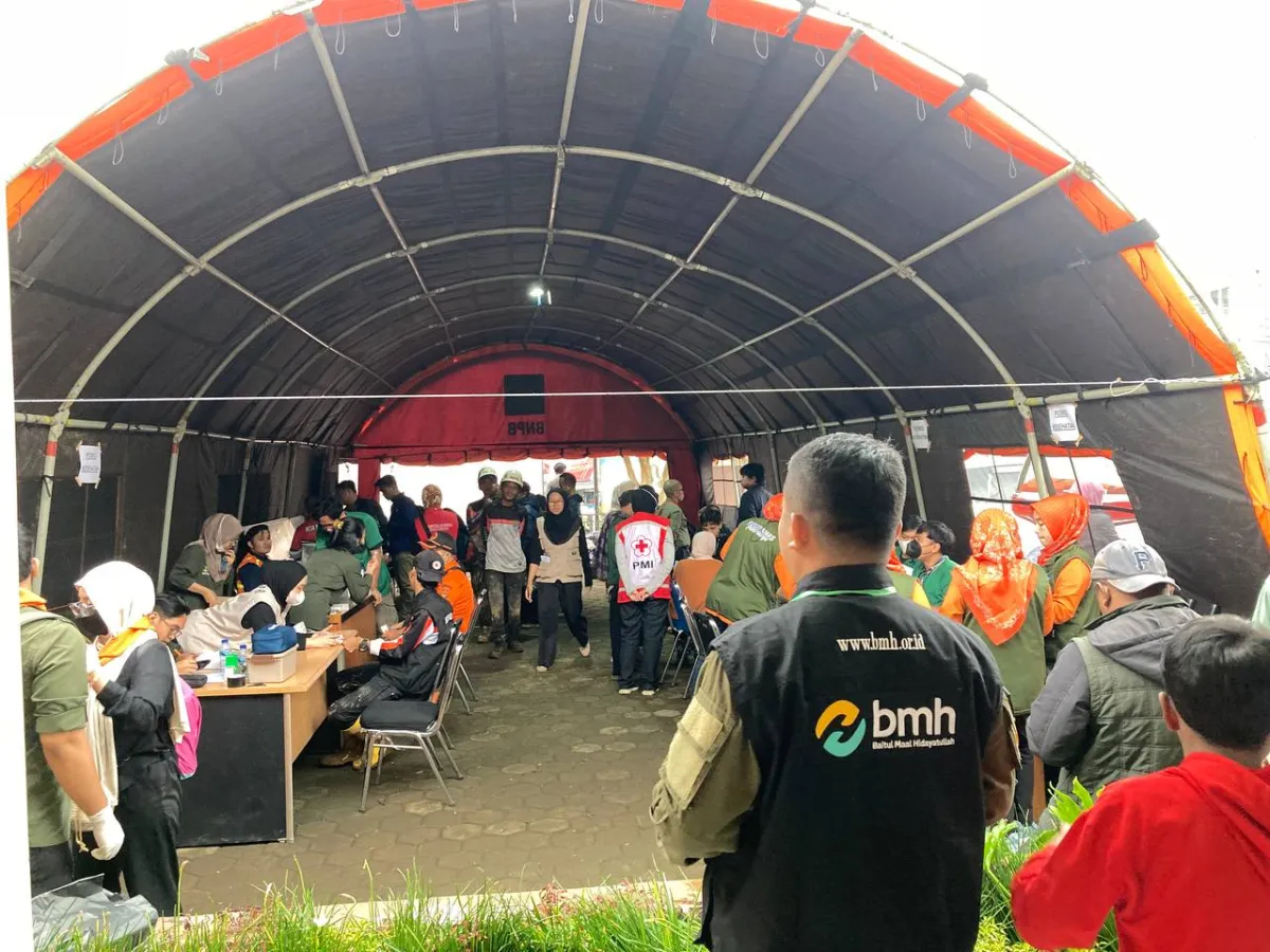 Longsor Pasirlangu: Relawan BMH Tetap Evakuasi Korban di Tengah Ancaman Longsor Susulan