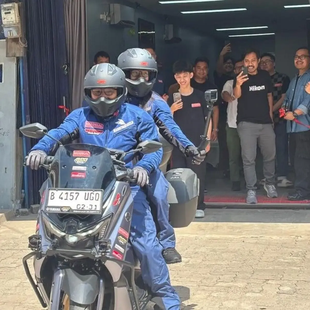 Pasutri Touring Tempuh 65.000 Km, Dorong UMKM Kuliner Lewat Program 'Maxdecal Foodie'