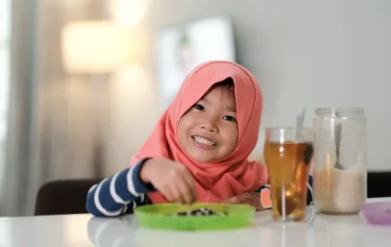 Kapan Anak Siap Berpuasa Penuh Selama Ramadan? Ini Pertimbangan Medis dan Gizi