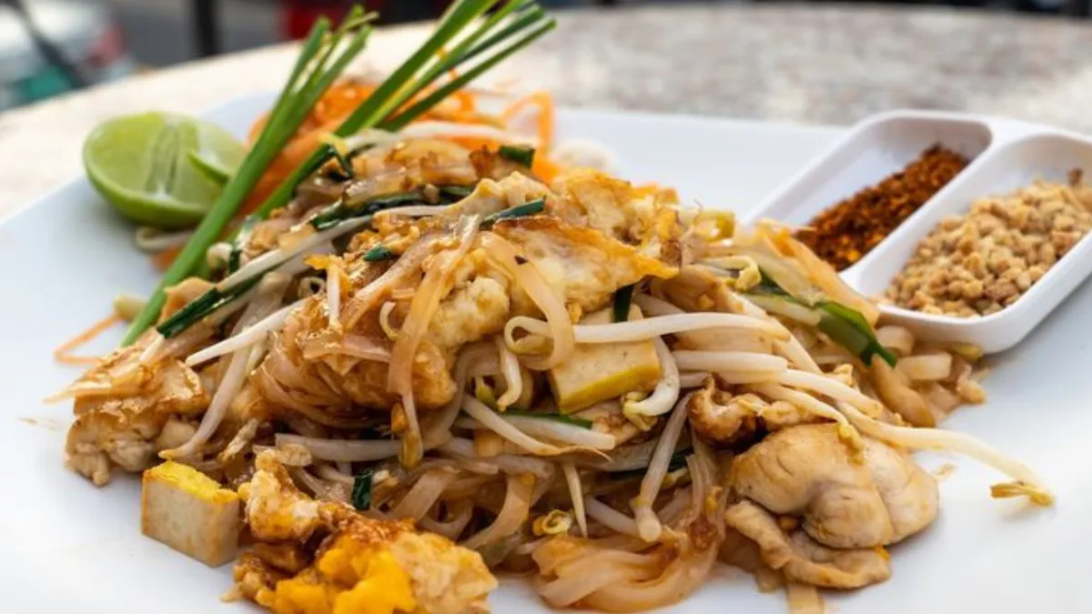 Pad Thai: Sejarah Singkat dan Resep Autentik Hidangan Mi Goreng Khas Thailand