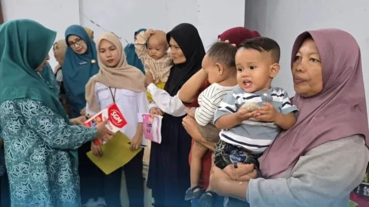 TP PKK Jeneponto Salurkan Paket Penanggulangan Gizi di Batang dan Tarowang