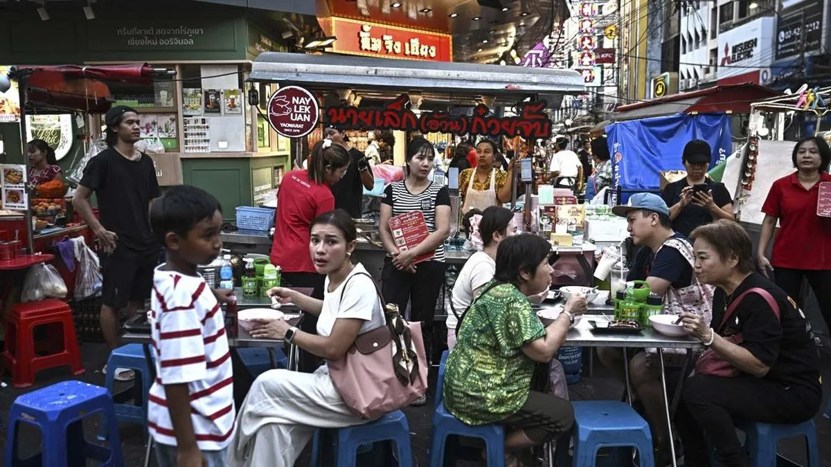 Bangkok Menata Trotoar, Street Food Terancam: Antara Ketertiban Kota dan Nafas Kebudayaan