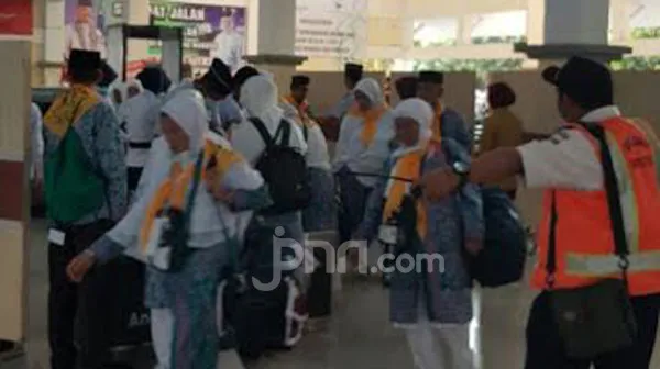 Pemerintah Imbau Masyarakat Tunda Keberangkatan Umrah karena Eskalasi Konflik di Timur Tengah