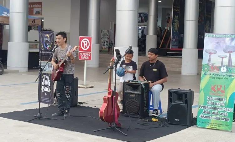 KPJ Kukar Meramaikan Pasar Ramadan di Tangga Arung Square dengan Musik Jalanan