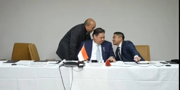 Bisikan Teddy kepada Rosan Seusai Konferensi Pers RI–AS Ramai Dibahas di Media Sosial