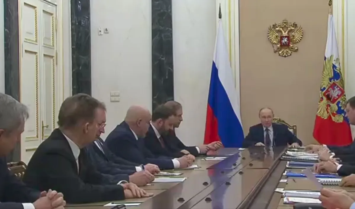 Putin Soroti Gangguan Jalur Energi: 80% Pasokan Minyak yang Melintasi Selat Hormuz Menuju Asia-Pasifik