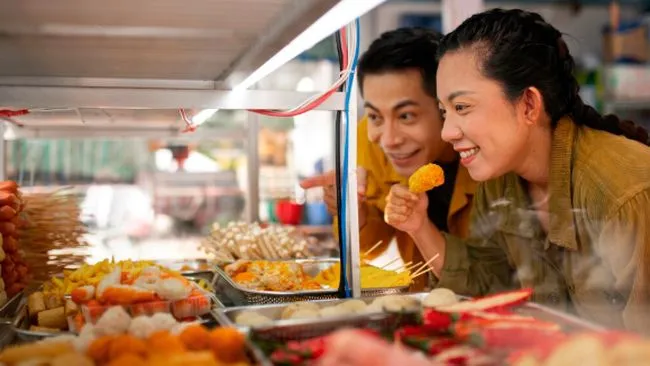 Lima Kawasan Street Food di Bandung untuk Wisata Kuliner Malam yang Terjangkau