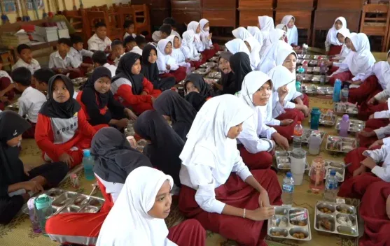 SDN 2 Barukan Klaten Sajikan Makan Bergizi Gratis Prasmanan saat Peringatan Hari Kartini