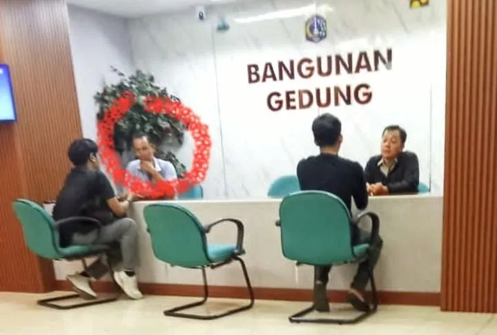 Pemohon PBG Pertanyakan Akses Pria yang Mengaku Wartawan di Ruang Pelayanan Sudin CITATA Jakarta Barat