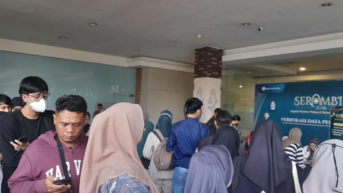 Ratusan Warga Antre Tukar Uang Baru di GCM, BI Cirebon Layani Penukaran Lewat Serambi 2026