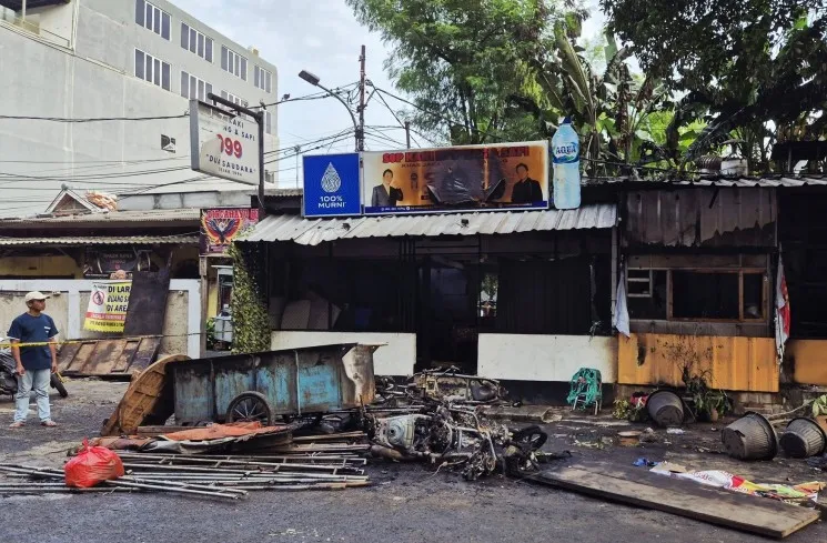 Belasan Kios Kuliner di TMP Kalibata Dibakar Usai Kerusuhan, Pemilik Warung Mengaku Rugi Rp125 Juta