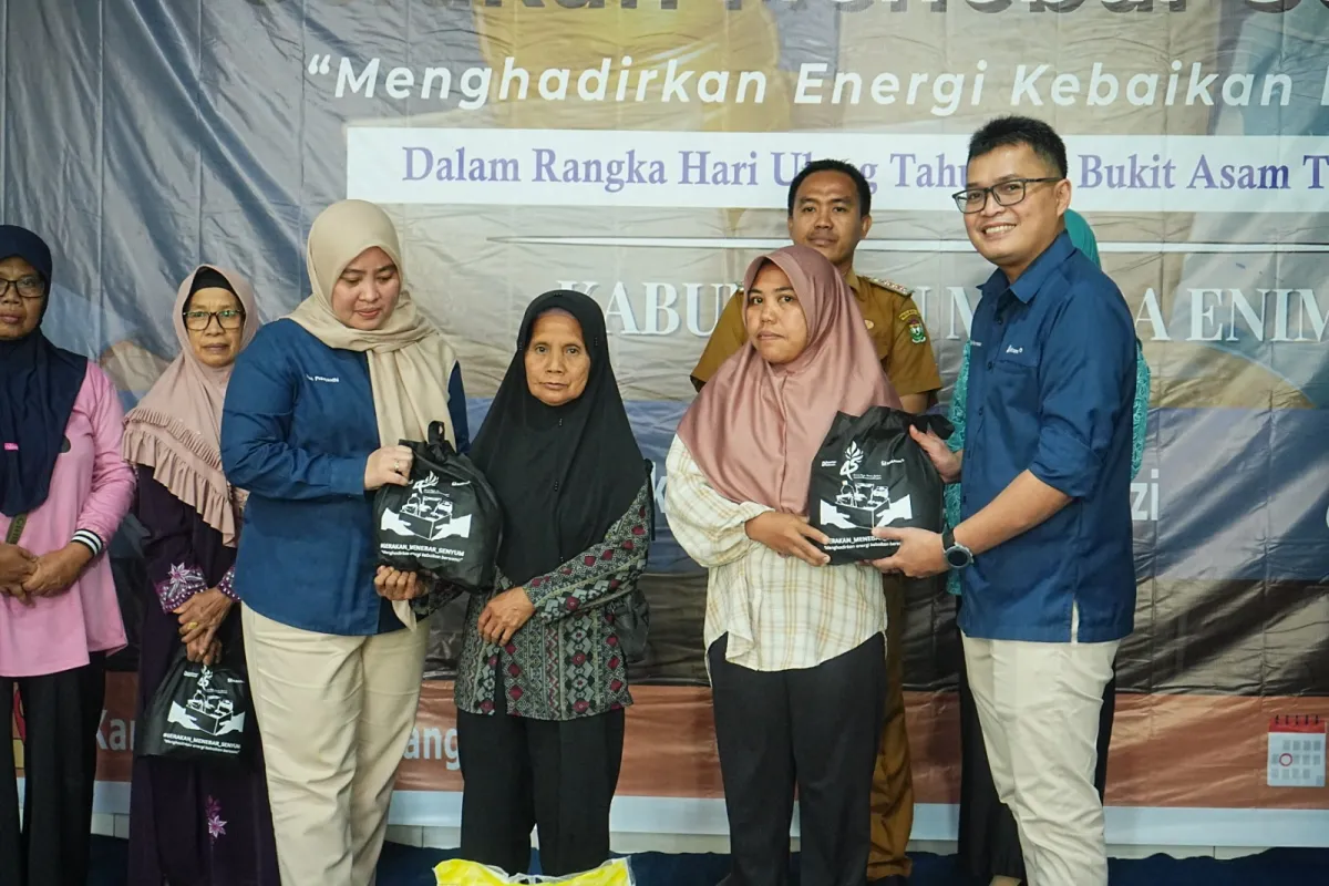 PT Bukit Asam Gelar Aksi Sosial HUT ke-45 di Lawang Kidul, Salurkan Sembako dan Edukasi Gizi Seimbang