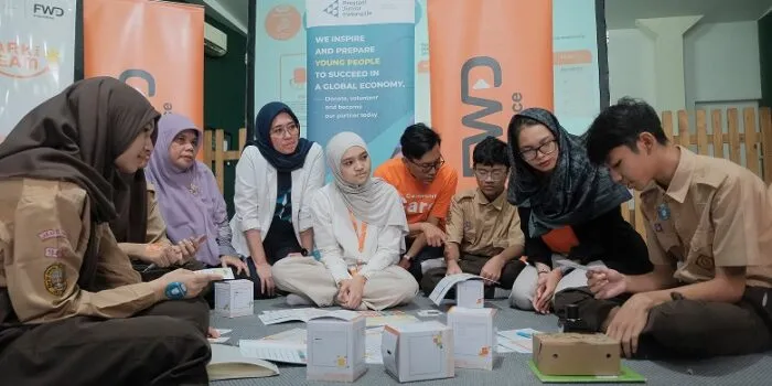FWD Insurance dan PJI Perluas Program Literasi Keuangan untuk Siswa SMP di 12 Kota