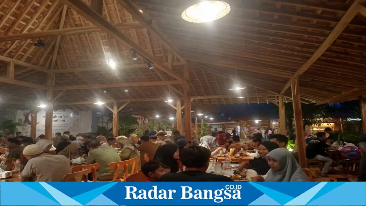 Kuliner Ramadan di Pamekasan Ramai, Joglo Madangkara Dipadati Pengunjung Jelang Buka Puasa