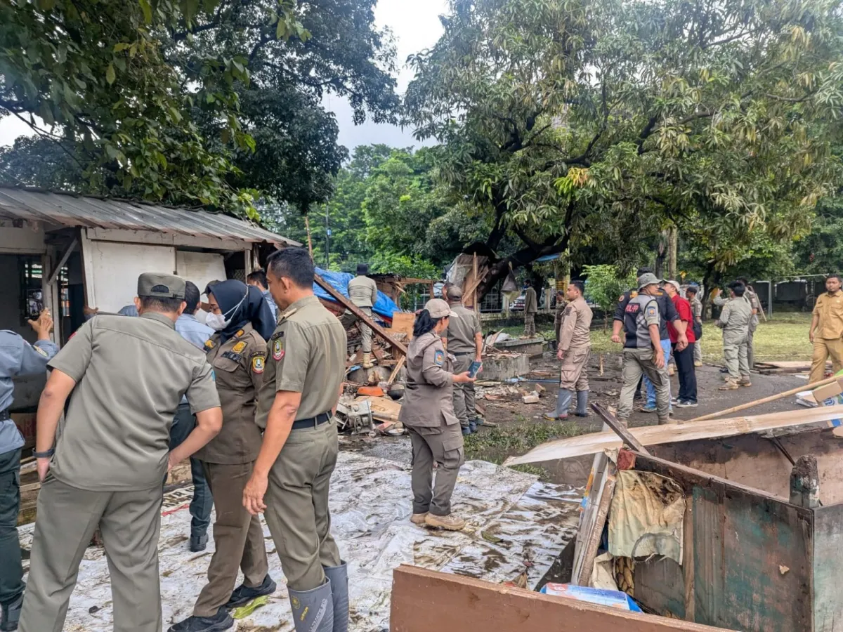 Pemkot Bekasi Tertibkan Tujuh Bangunan Liar di Lapangan Multiguna Bekasi Timur Jelang Porprov Jabar