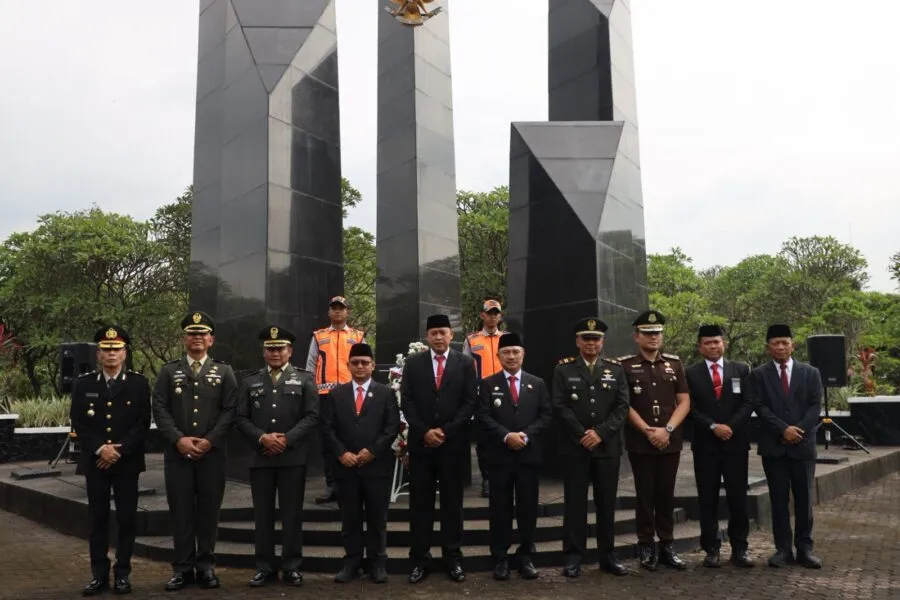 Jelang HUT ke-29 Kota Bekasi, Tri Adhianto Pimpin Ziarah dan Tabur Bunga di TMP Bulan Kapal