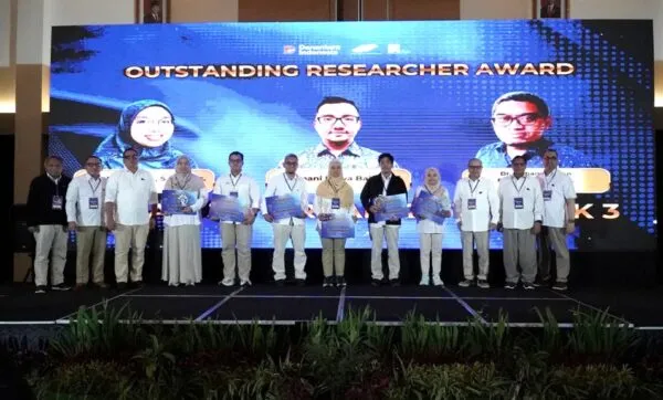 PT Riset Perkebunan Nusantara Beri Outstanding Research Award 2026 kepada Enam Peneliti