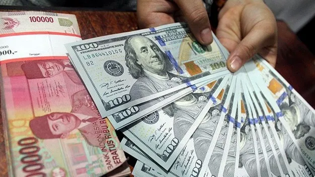 Rupiah Melemah ke Rp 17.001 per Dolar AS, IHSG Terkoreksi 3,31% di Tengah Ketegangan Geopolitik