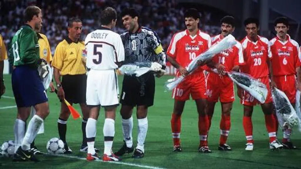 Iran vs Amerika Serikat di Lyon: Mawar Putih dan Pesan Damai di Tengah Ketegangan Politik