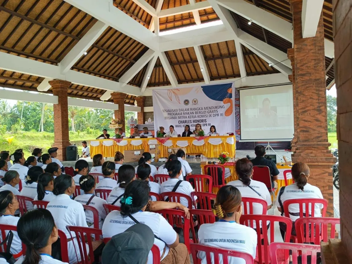 Sosialisasi Program Makan Bergizi Gratis di Desa Gluntung, Charles Honoris Tekankan Pentingnya Gizi Anak