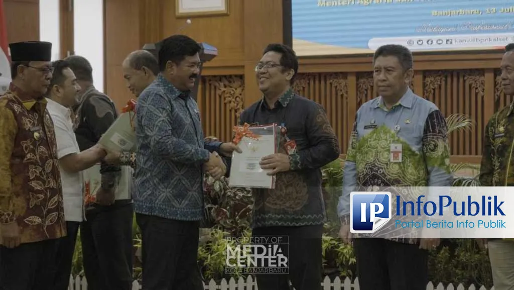 Menteri ATR/BPN Serahkan 1.055 Sertifikat Tanah Aset Pemerintah untuk Daerah se-Kalimantan Selatan