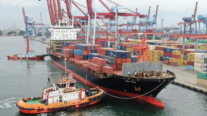 Ketegangan di Selat Hormuz Dorong Kenaikan Biaya Logistik Global