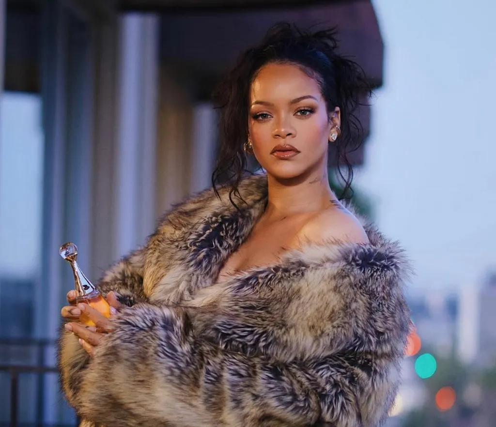 Rihanna Unggah Aktivitas Rekaman hingga Subuh, Isyaratkan Proses Album Baru R9