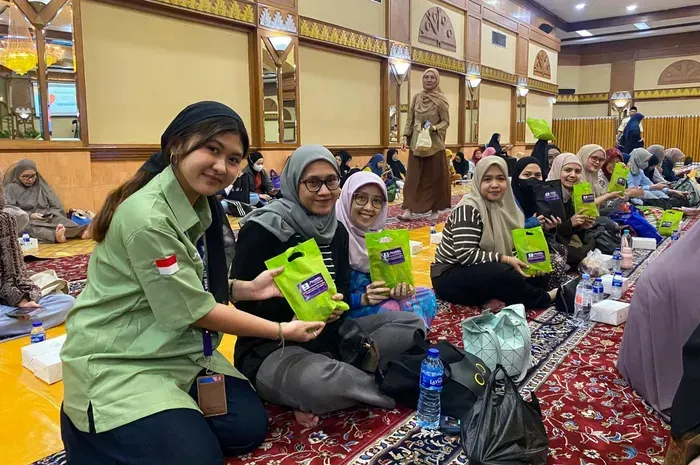 Mondelez Indonesia dan LW MUI Gelar Program Berbagi Takjil di Sejumlah Titik Jakarta