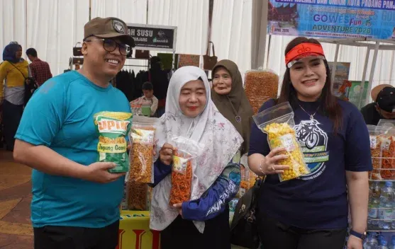 Kuliner dan Kerajinan UMKM Meramaikan Gowes Fun Adventure di Padang Panjang