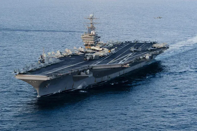 Kapal Induk USS Abraham Lincoln Bergerak ke Laut Arab
