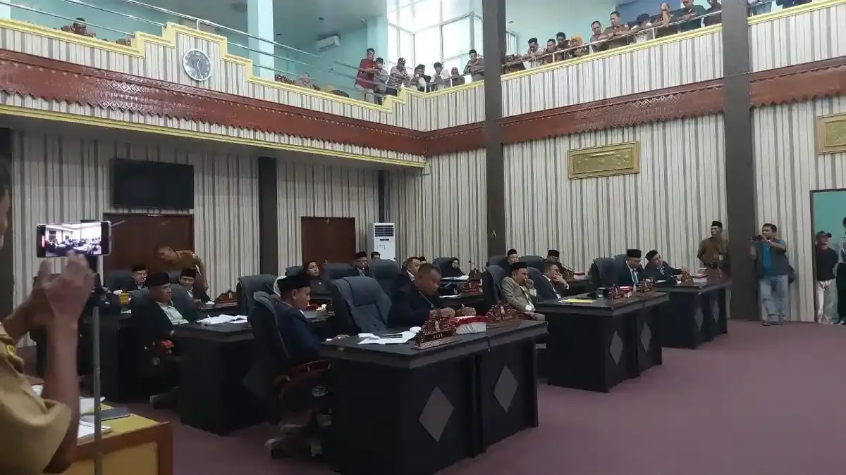 Rapat Paripurna Interpelasi Bupati Aceh Singkil Diwarnai Interupsi Anggota DPRK