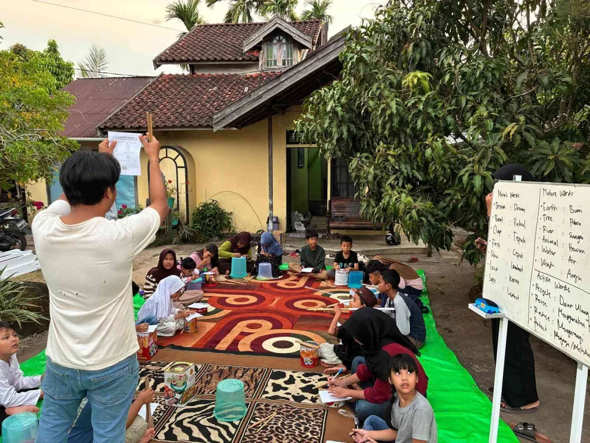 Mahéng Menulis di Berbagai Platform, Menggabungkan Humor dan Isu Serius