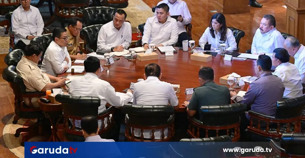 Prabowo Gelar Lima Rapat Terbatas di Hambalang, Bahas STEM, Geopolitik, hingga Kesiapan Mudik