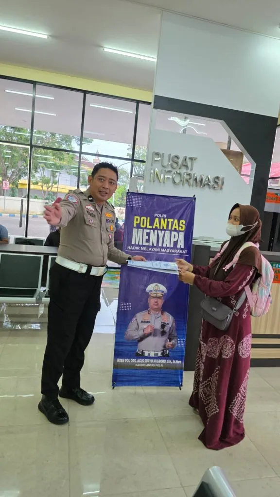 Satlantas Polres Bangkalan Intensifkan Program ‘Polantas Menyapa’ di Samsat untuk Cegah Calo dan Perjelas Biaya Resmi