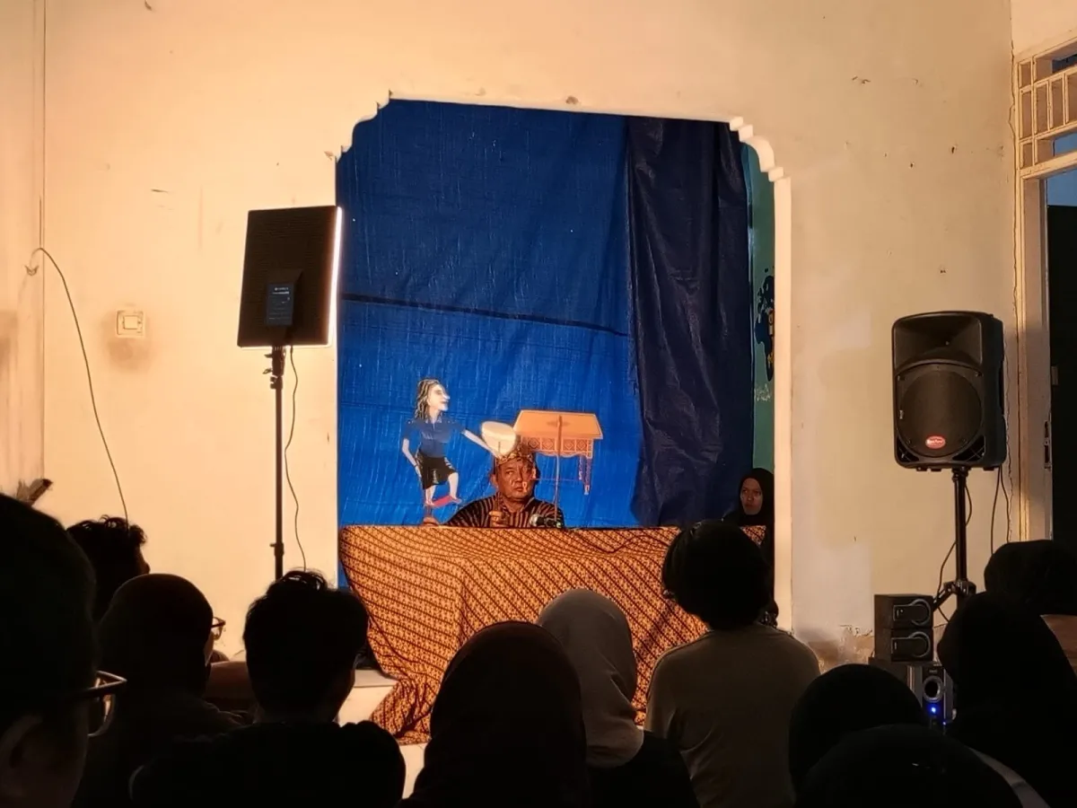 Komunitas Teman Baca Gelar Diskusi Buku dan Wayang Kafka di Mataram