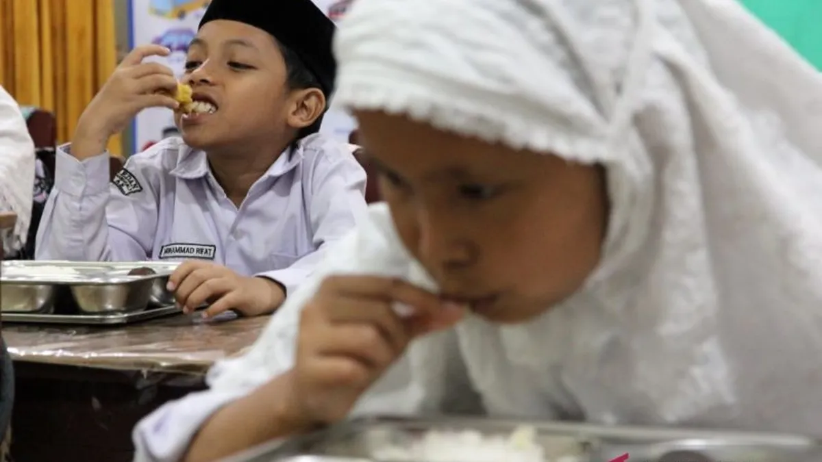 Pengamat Nilai Program Makan Bergizi Gratis Krusial di Tengah Ketidakpastian Ekonomi Global
