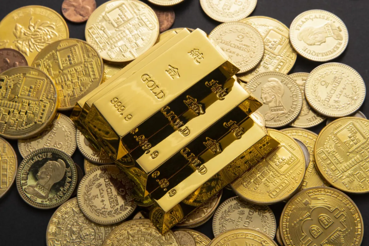 Ketidakpastian Global dan Ekspektasi Suku Bunga AS Dorong Harga Emas Menguat
