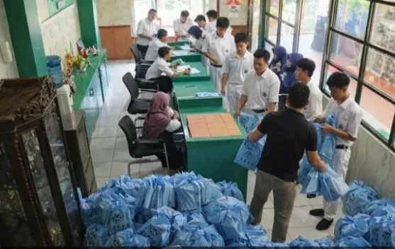 MAN 2 Model Medan Terima Paket Makan Bergizi Gratis Selama Ramadan, Sekolah Nilai Dukung Kesehatan dan Fokus Belajar