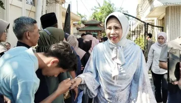 Keluarga Rahmat Muhajirin Bagikan 2.000 Paket Lebaran untuk Warga dan Ojol di Candi Sidoarjo