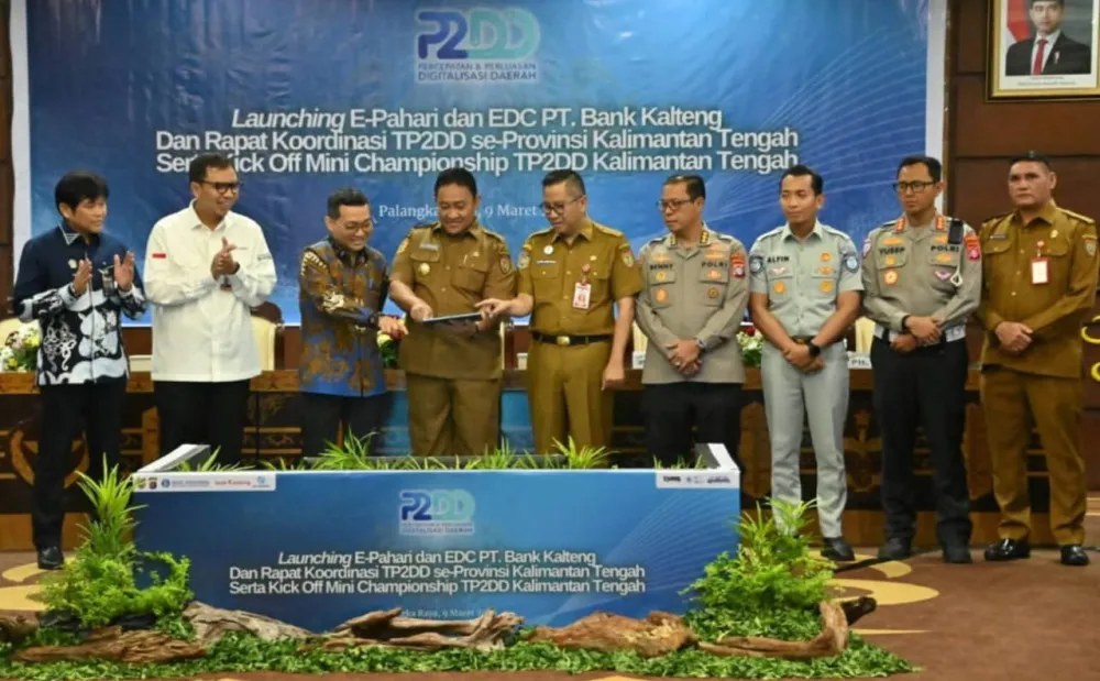 Wagub Edy Pratowo Meluncurkan Aplikasi E-PAHARI dan EDC Bank Kalteng