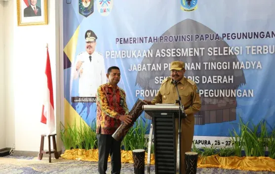 Gubernur John Tabo Minta Seleksi Terbuka Sekda Papua Pegunungan Berjalan Transparan