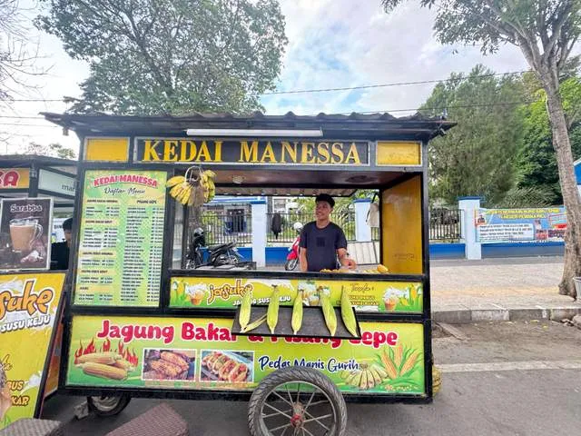 Street Food di Jalan Baruga Palu Ramai, Jagung Bakar Jadi Daya Tarik Pengunjung