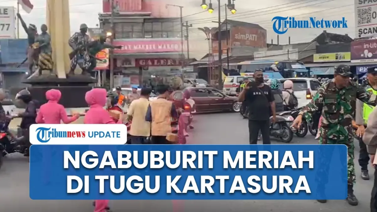 Tugu Kartasura Padat Menjelang Buka Puasa, Warga Nikmati Takjil Gratis dan Pentas Musik