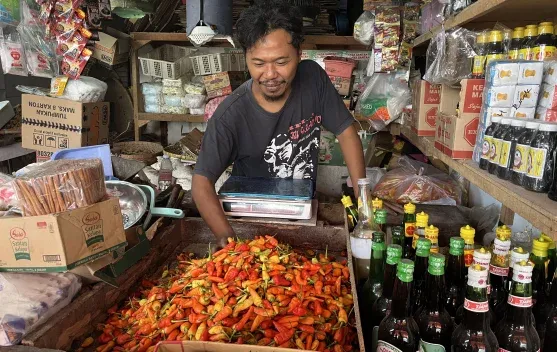 Sepekan Jelang Lebaran, Penjualan Bumbu Dapur di Pasar Legi Blitar Masih Lesu