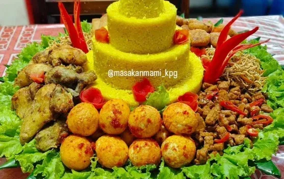 Masakan Mami di Kupang Tawarkan Cita Rasa Rumahan dengan Sistem Pesan Daring