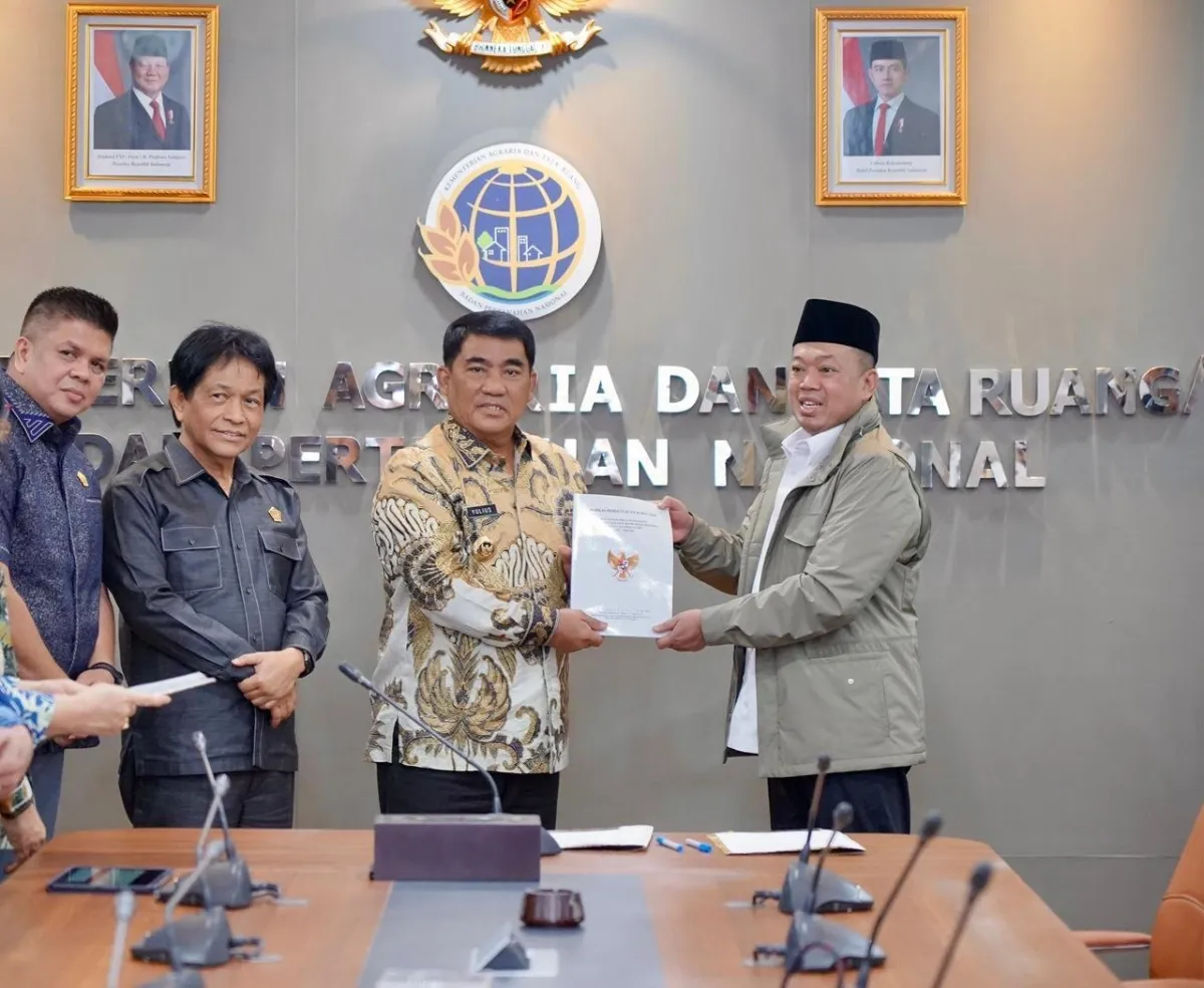 Menteri ATR/BPN Serahkan Persetujuan Substansi RTRW Sulut 2025–2044, Tekankan Sinkronisasi Tata Ruang Daerah
