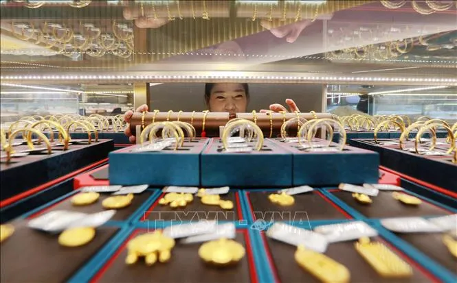 Sorotan Ekonomi Global 9 Februari 2026: Volatilitas Pasar, Rekor Nikkei, hingga Ancaman Tarif AS