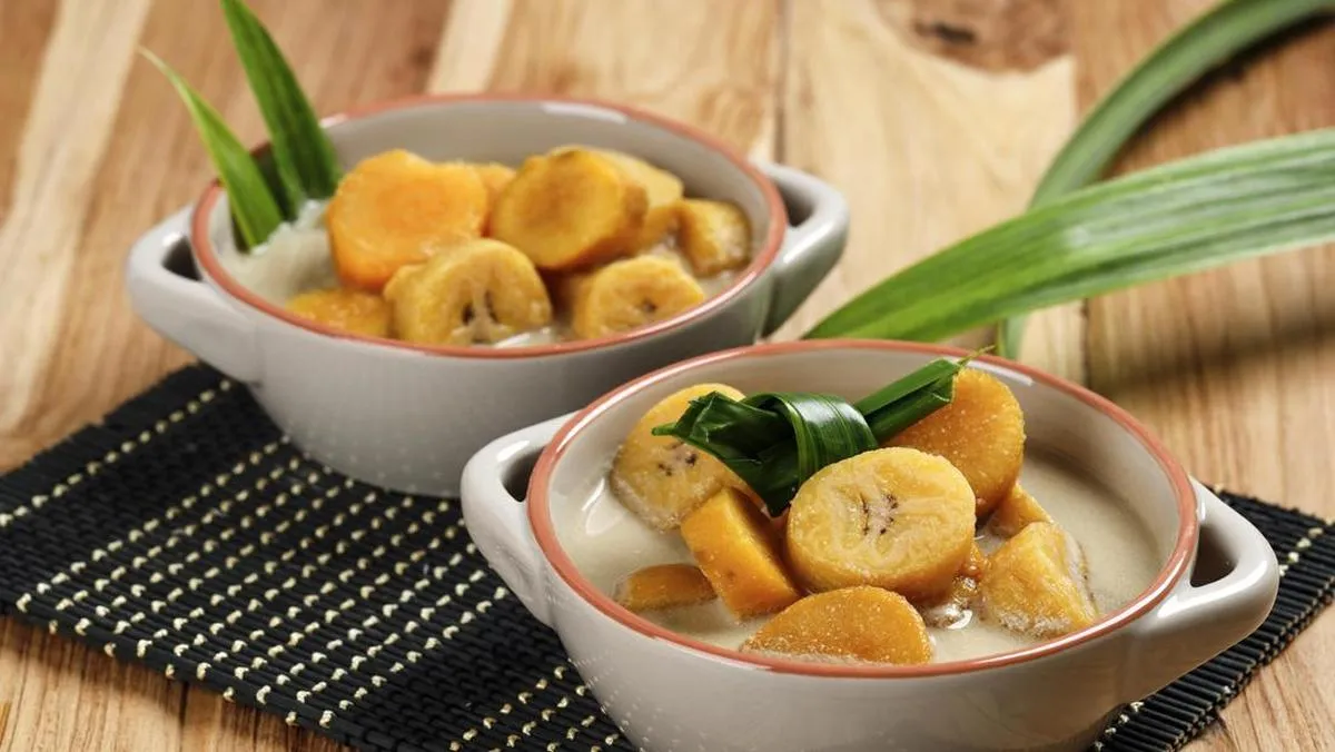 Adu Gizi Kolak Pisang dan Kurma untuk Berbuka Puasa