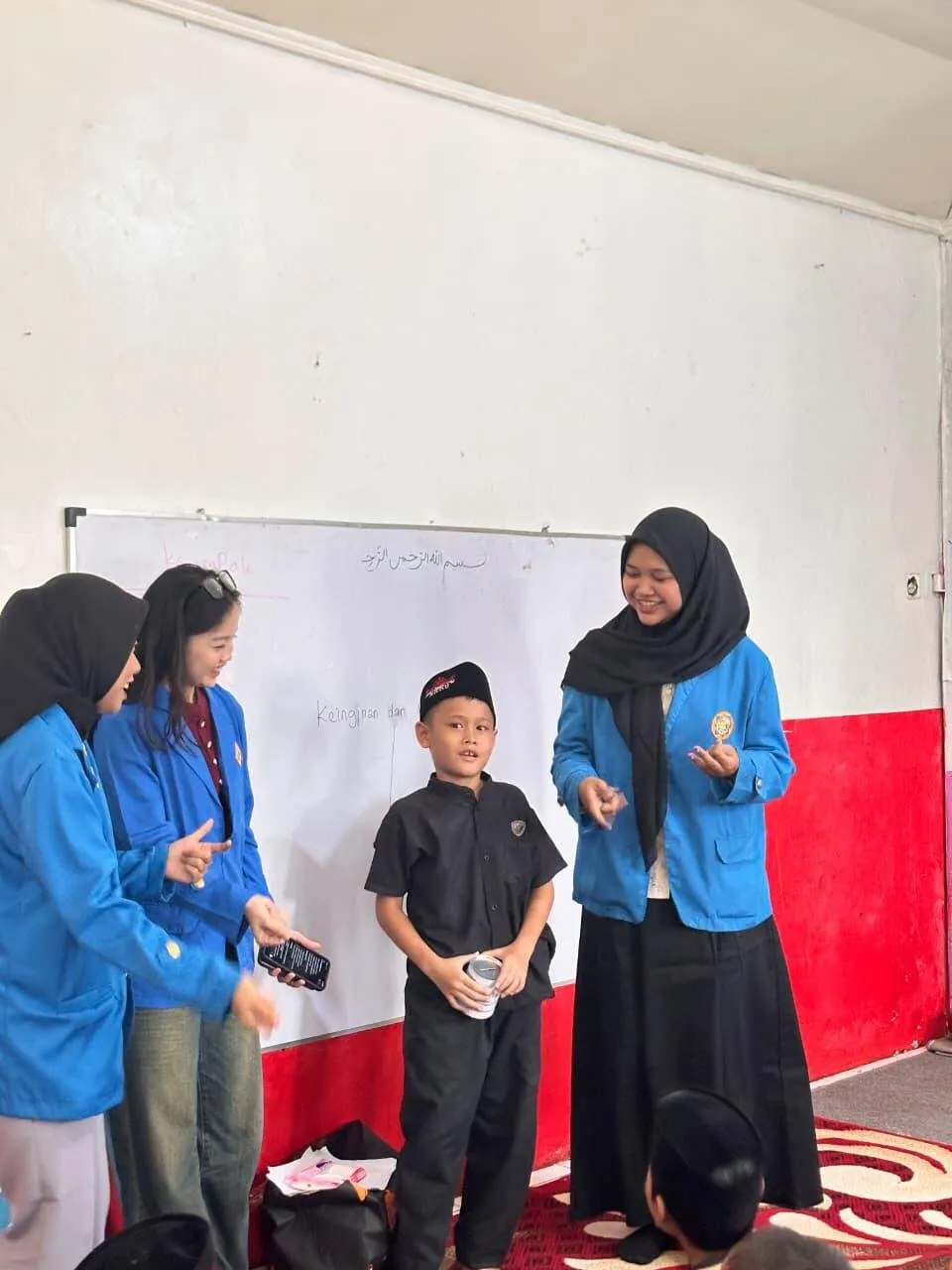 Mahasiswi Universitas Pamulang Beri Edukasi Literasi Keuangan Dasar di Panti Asuhan Mizan Amanah