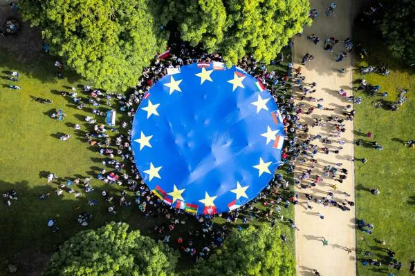 Uni Eropa Perpanjang Sanksi Ekonomi terhadap Rusia hingga 31 Juli 2026